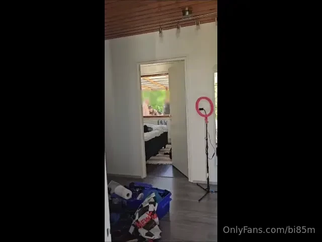 K yk teid nkin kaveriporukalla joskus niin ett joku kuvaa etuovella 