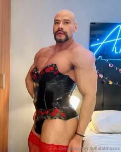 The color red makes me sexy and very horny you give me a like i love part 2