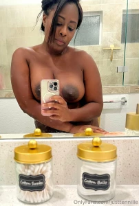 Mirror selfie yay or nay