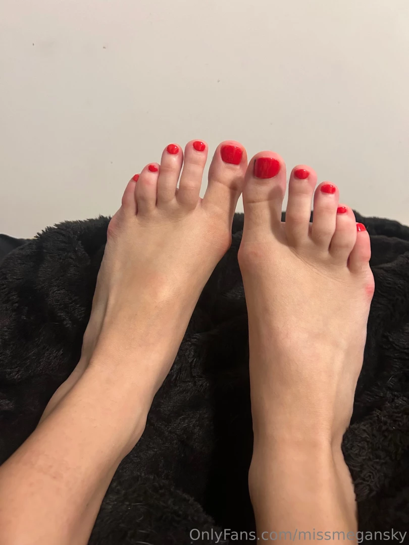 Fresh red are you massaging my feet or sucking me toes part 1 
