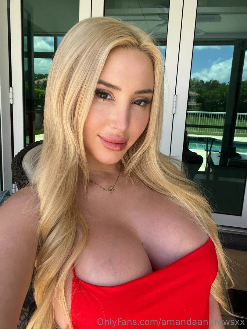 Hot blonde s in town 