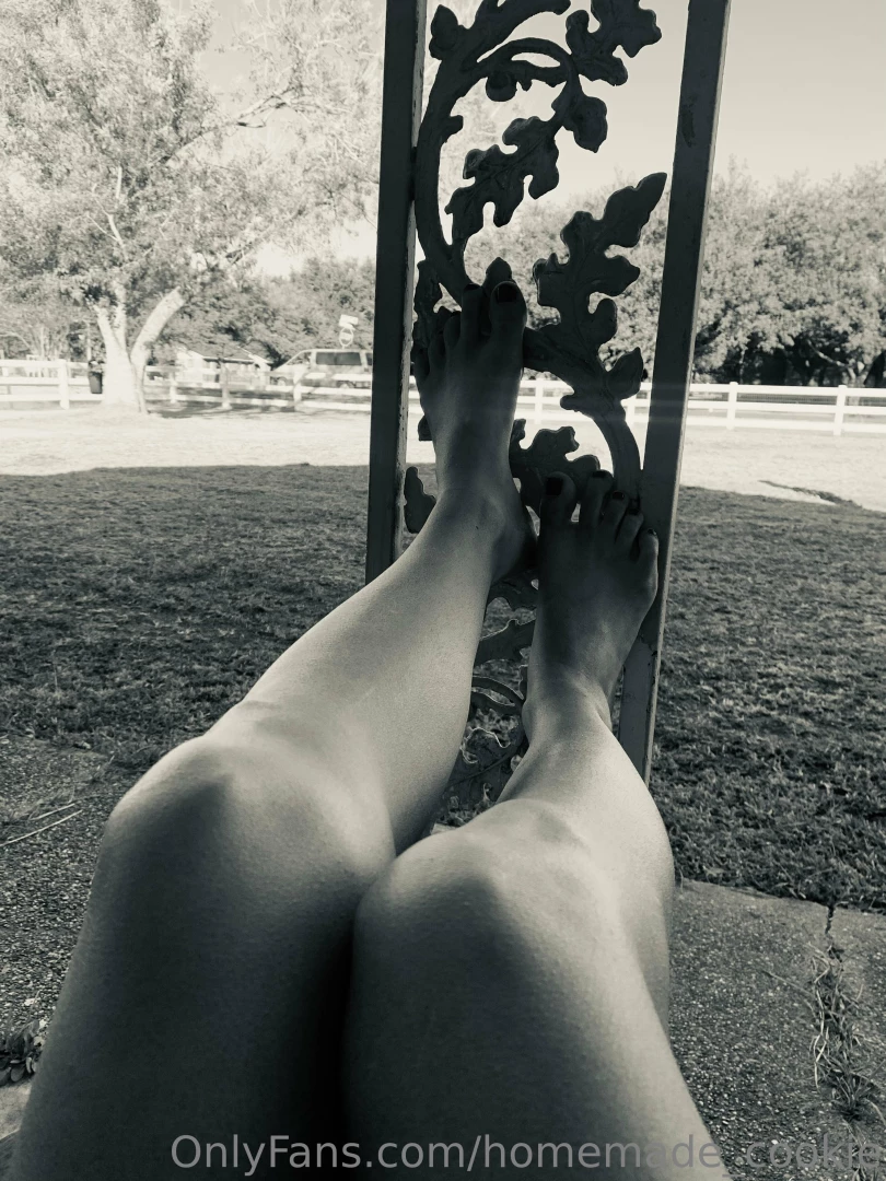 Love being barefoot in the summer oxo 