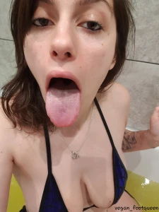 Give me your cock daddy i want it deep down my throat make me gag