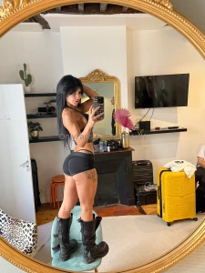 Mid shoot selfie in paris