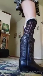 Freshly showered and excited about my new cowgirl boots yeehaw