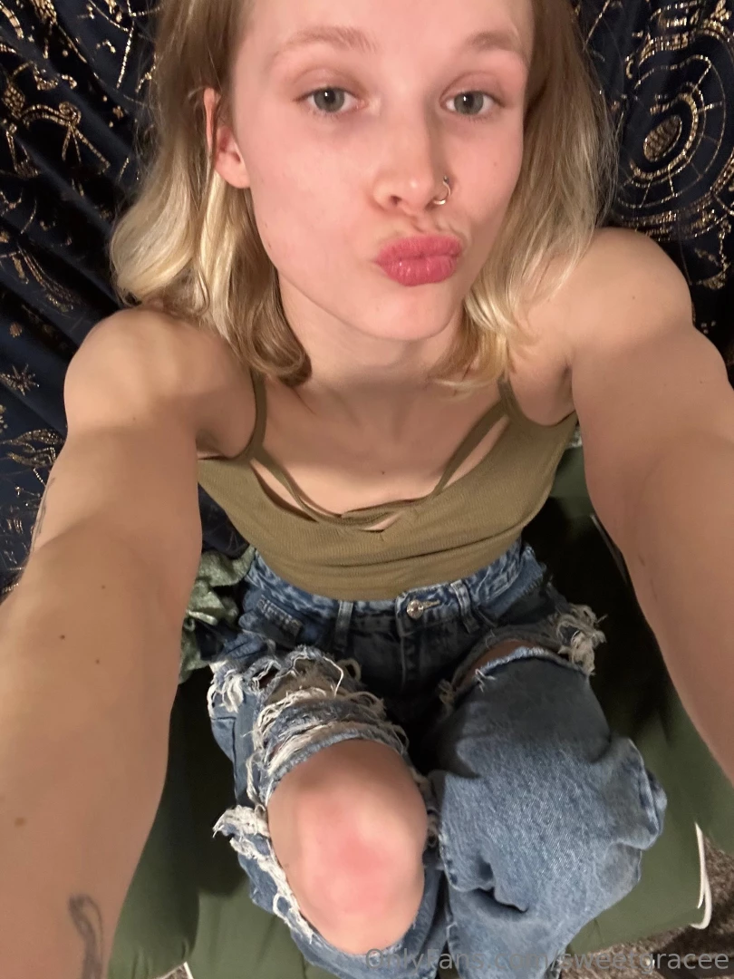 Sweet flying kisses just for you daddyy catch them if you can 