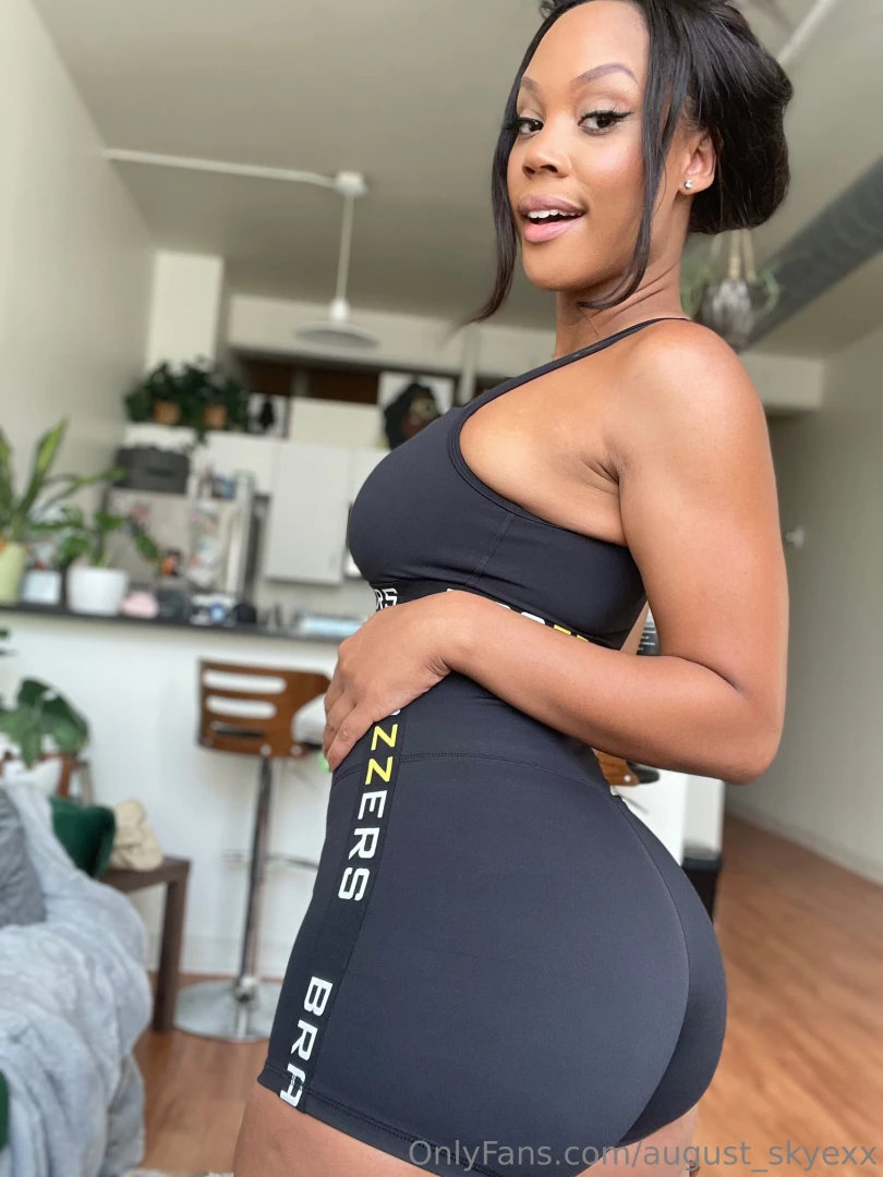 Good morning babe you joining me at the gym 