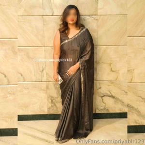 How sexy i will look when i will b ur traditional sexy wife horny