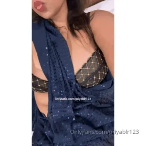 Hey horny bulls amp guys bite my lips when u kiss me wanna remove my