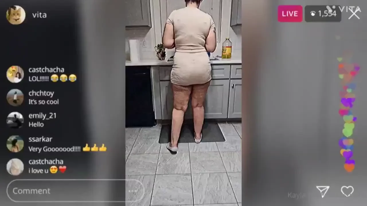 Hot piece of pussy to play with 