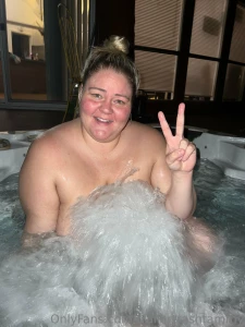 Hot tub w libbiehiggins amp thebethfranks part 3