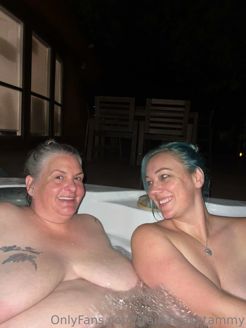 Hot tub w libbiehiggins amp thebethfranks 