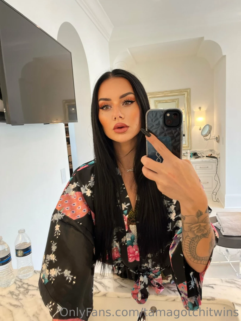 Fresh out the wax saloon wearing my new fave silk robe 