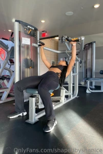 Bench pressin part 1