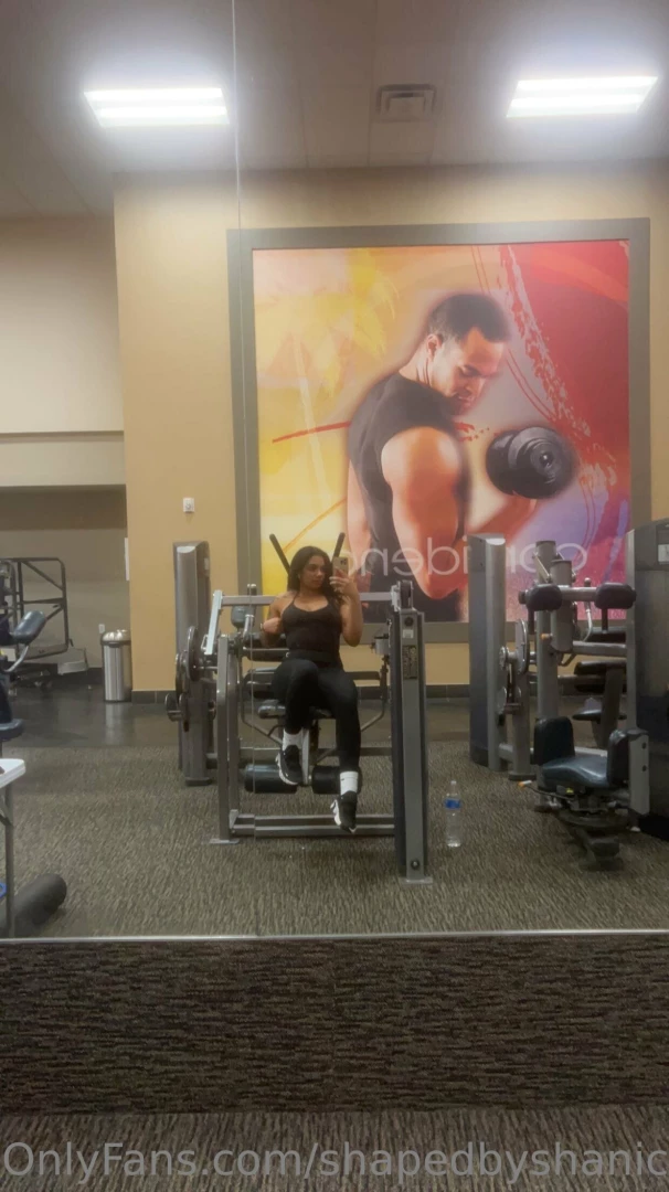 Gymmmmm time this ab machine has been my holy grail for a while i 