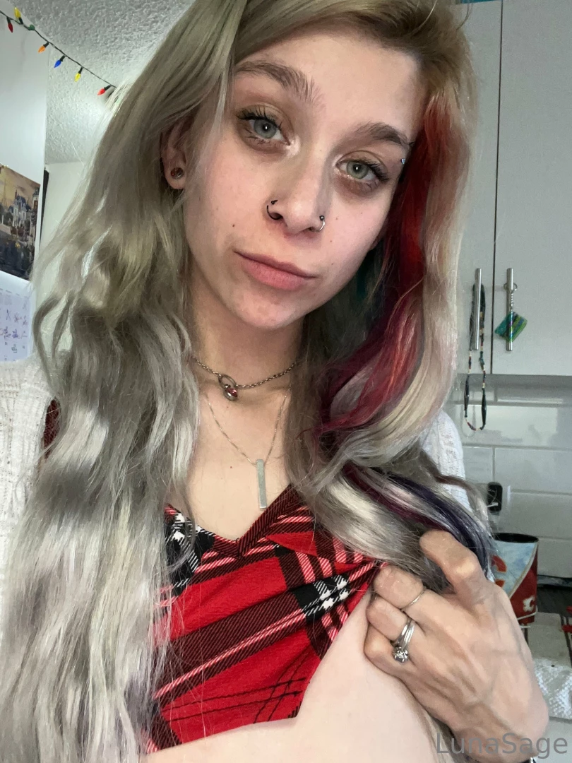 I ll show you tits daily on my vip as of may 1 you ll be wanting full 