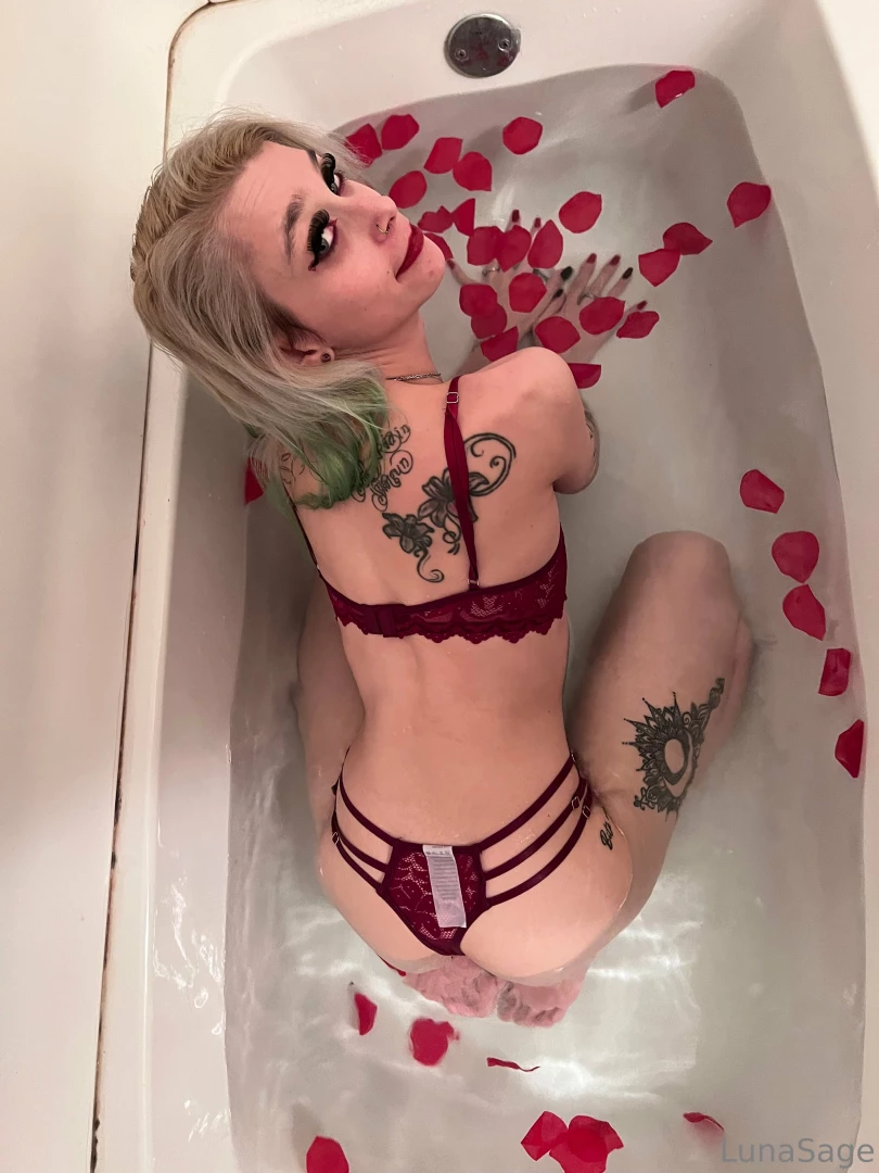 Who remembers the bathroom valentines hearts i m needing someone in part 2 