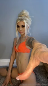 My exclusive account is where you can see all of me come and explore