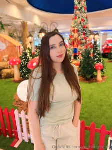 Christmas comes early when i m in your wishlist unwrap me babe