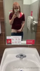 Jerking in the bathroom at my job dm me i have a lot more content from