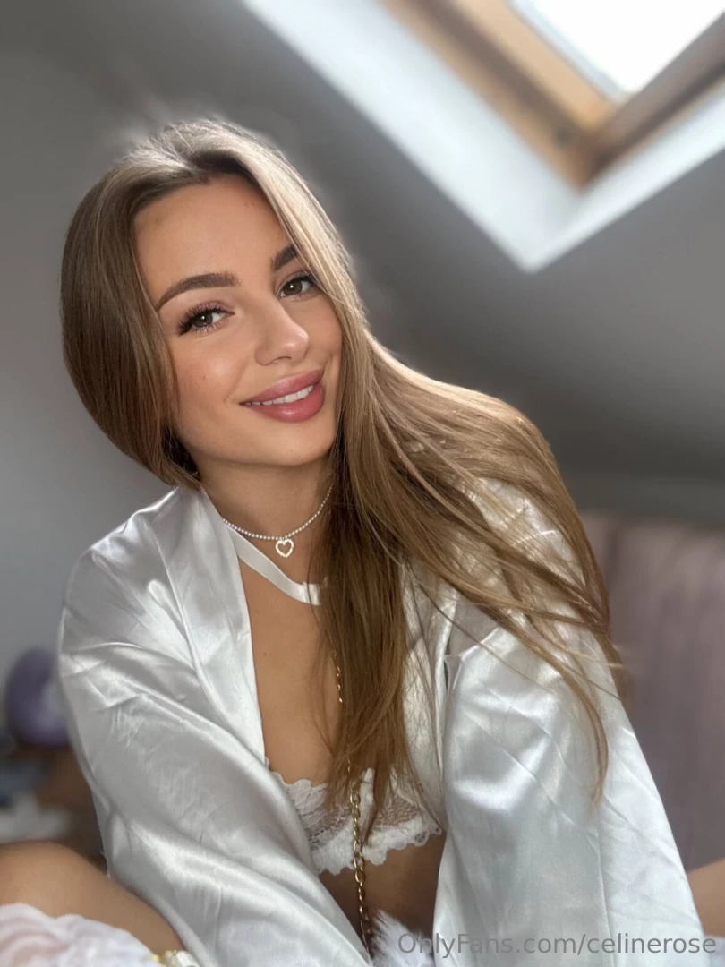 Behind-the-scenes access to your dream girl 