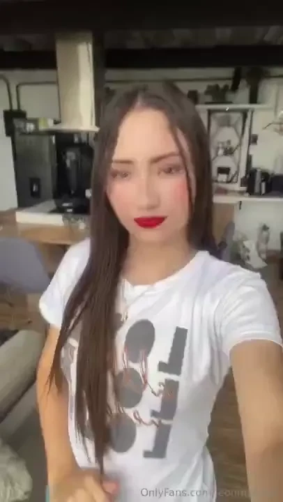 She s got that dangerous kind of beauty 