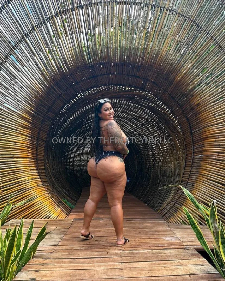 This juicy ass needs your worship now 