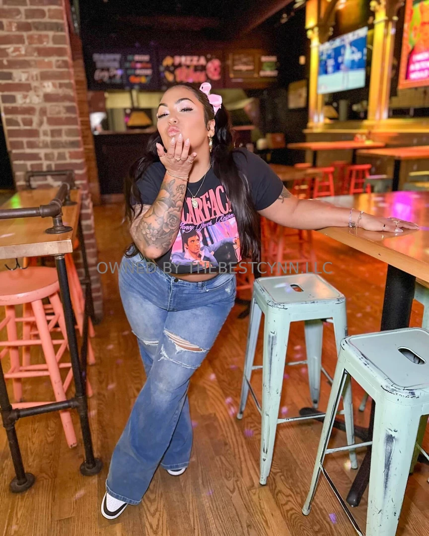 Would you steal a kiss from me on our first date 