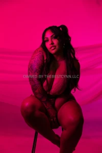 Be a good boy tell me what turns you on in my dm