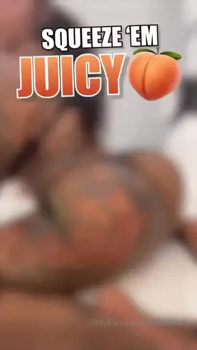 Juicy fucking ass ass so fat that you can t even see the g string 
