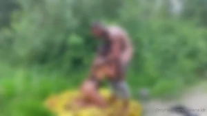 Questa solo una piccola anteprima vieni in chat a sbloccare il video