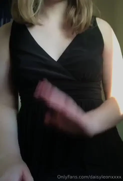 Playing with my pits in this cute dress 