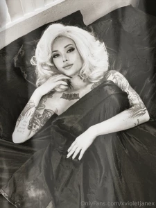 Pov you wake up in bed with me