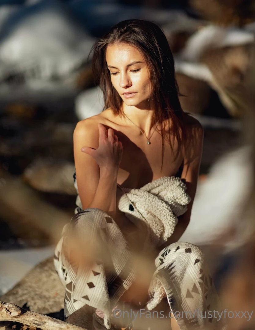 Come snuggle with me in the nature we ll keep each other warm 