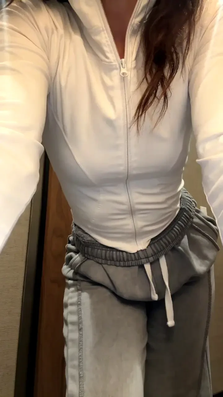 Stream started at 04 09 2025 07 57 pm live from the locker room 