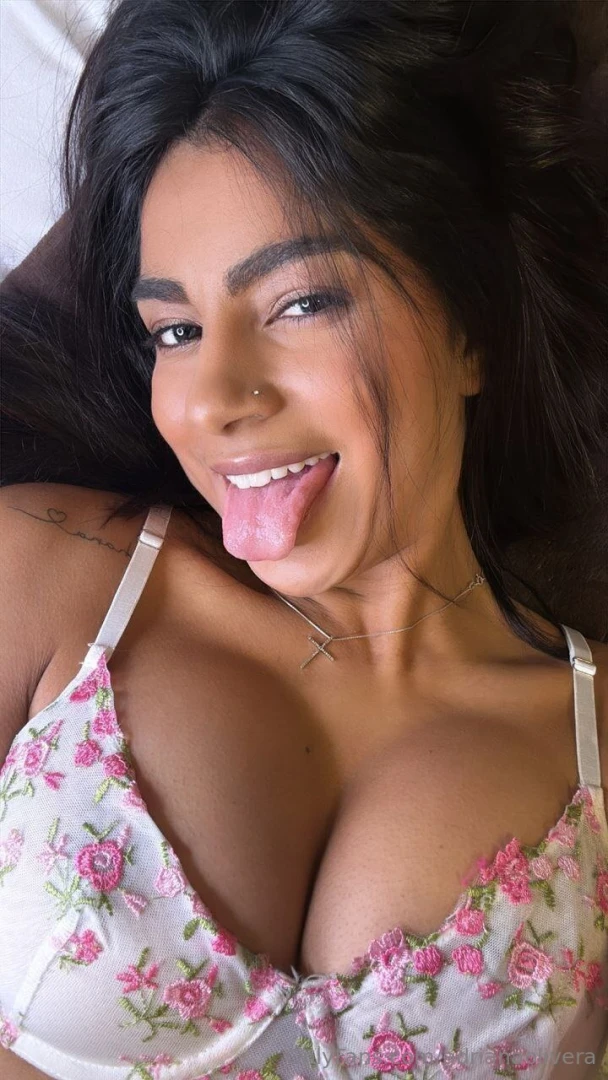 Flirty feels and selfie thrills 