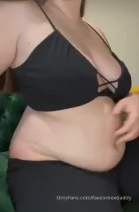 Look at that hang you know your getting big when your belly is