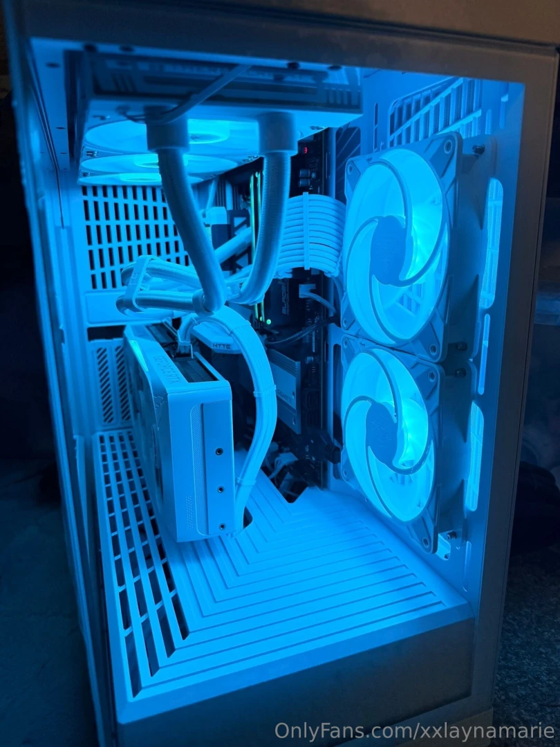 Bought my first ever pc tonight swipe to see her let the games soon 