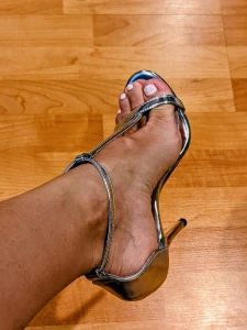 These poor piggies need a pedi want to see more of me only_stella