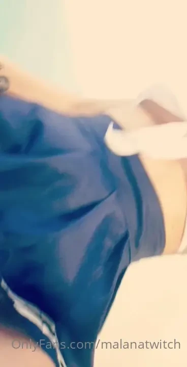 I make a really hot cheerleader 