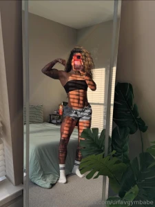 Can eat a steak off these abs