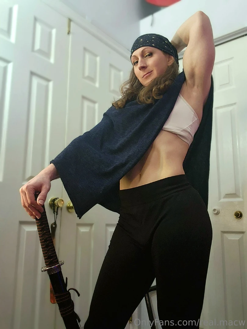 What do we think of muscle girls with swords 
