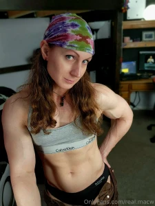 Been working hard on the glutes seeing and feeling progress wanna feel