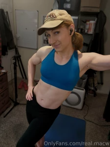 I understand y all like it when the arms and abs are out well let me part 3