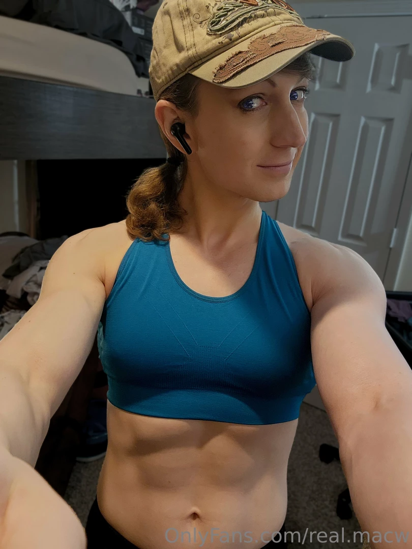 I understand y all like it when the arms and abs are out well let me part 1 