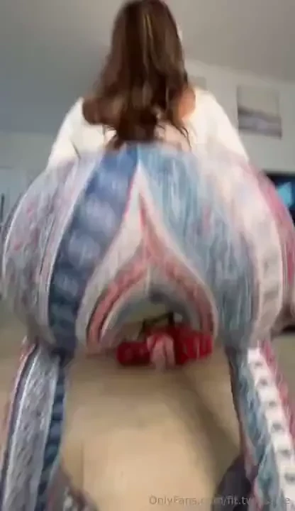 Bounce that ass fit twins 