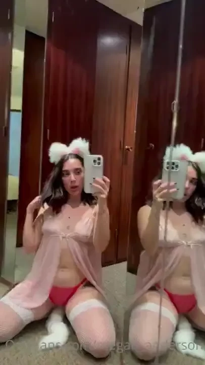 Do you want to see how the dildo gets in write to me daddy 