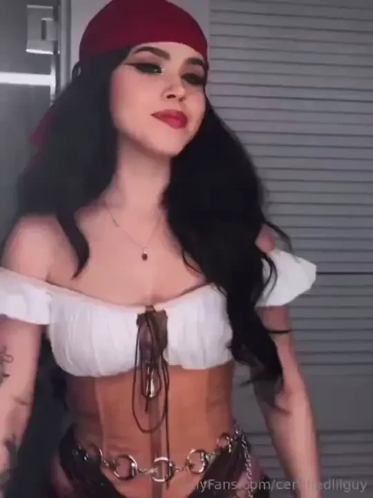 Lets heat up your week king come dance with me in your dms 