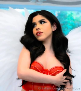 Here to be your dream online girlfriend dm me