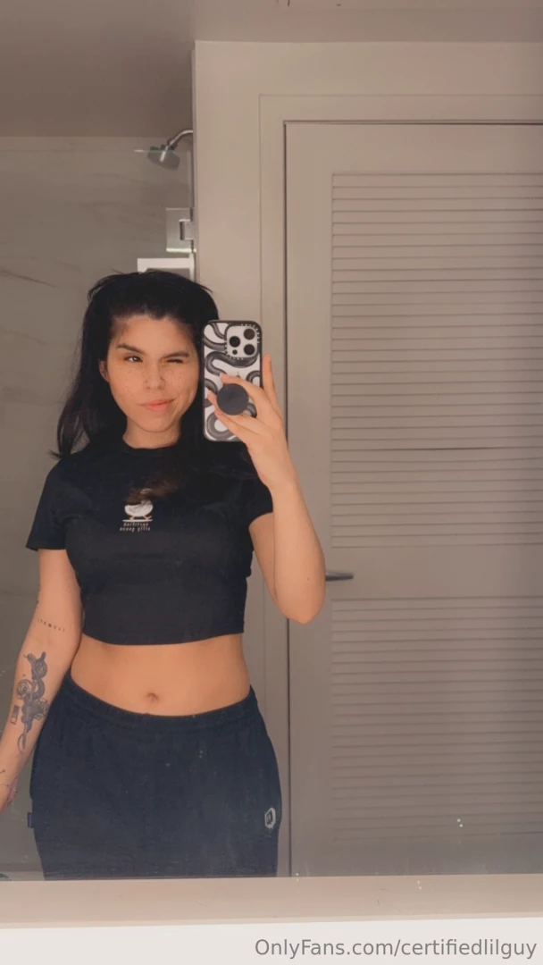 Waiting for you in your dms let me cheer up your monday 